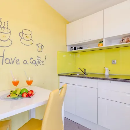 Petra アパート トロギール